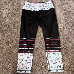 Kali Lipstick Cropped Leggings Size Small